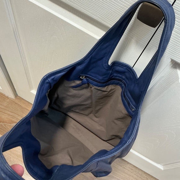 Bottega Veneta lamb leather tote bag - Picture 2 of 12